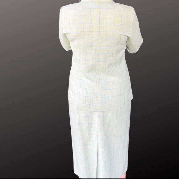 Pendleton wool/silk skirt suit. Size 6 - Picture 2 of 3